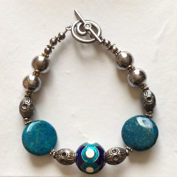 Jewelry - 💕Beautiful bracelet new in box never worn